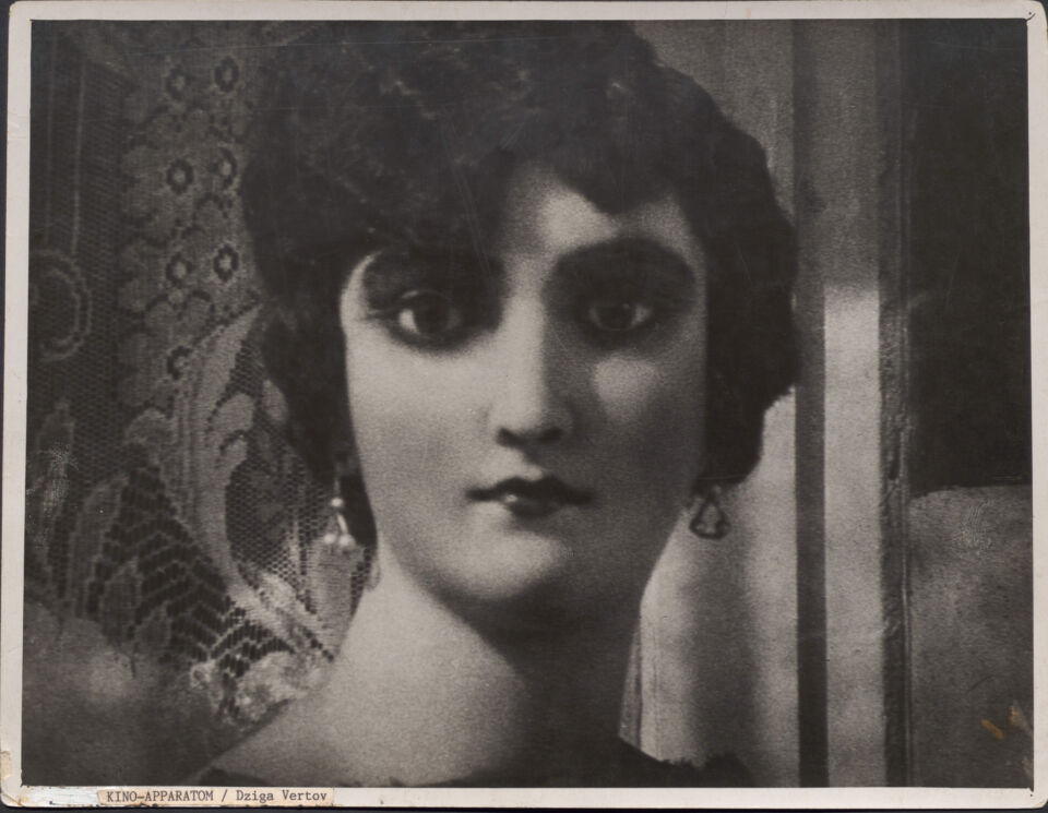 CHELOVEK S KINOAPPARATOM 22 Vertov copy