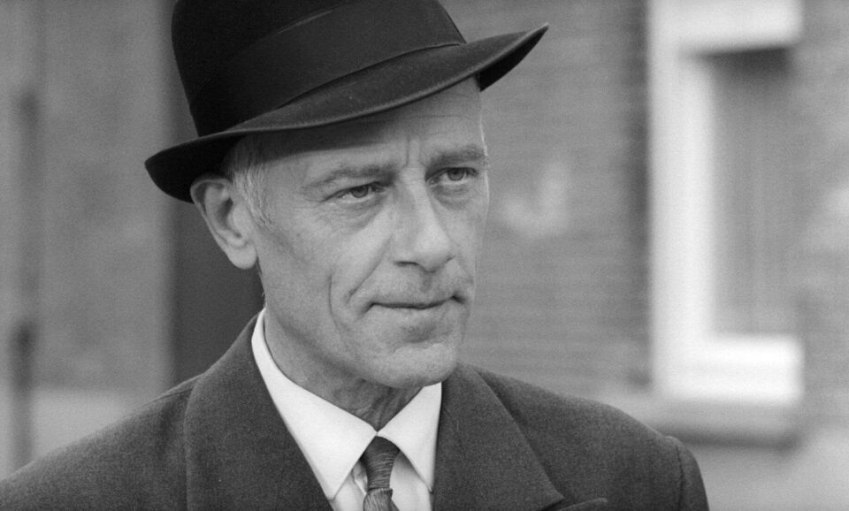 De man die zijn haar kort liet knippen 13