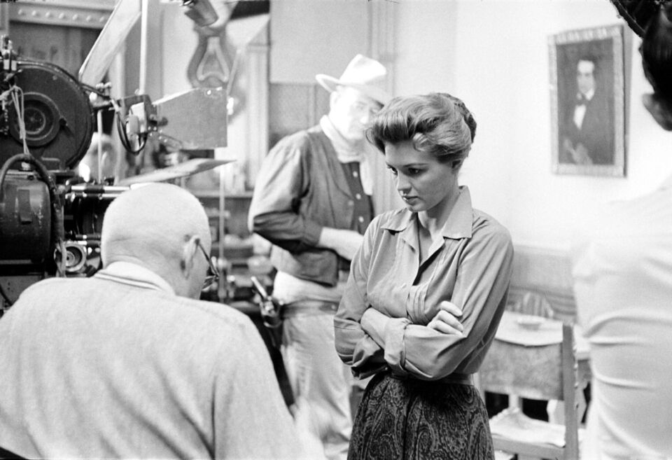 Rio bravo 16 set still Hawks